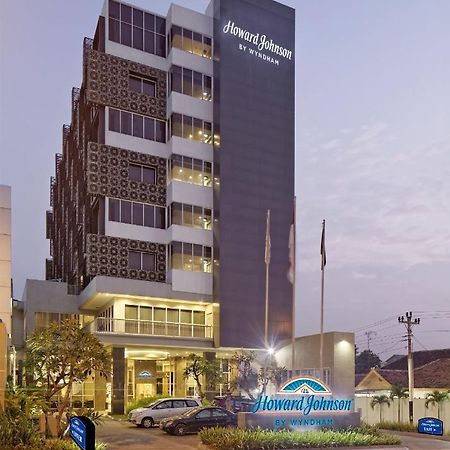Howard Johnson By Wyndham Pekalongan Eksteriør billede