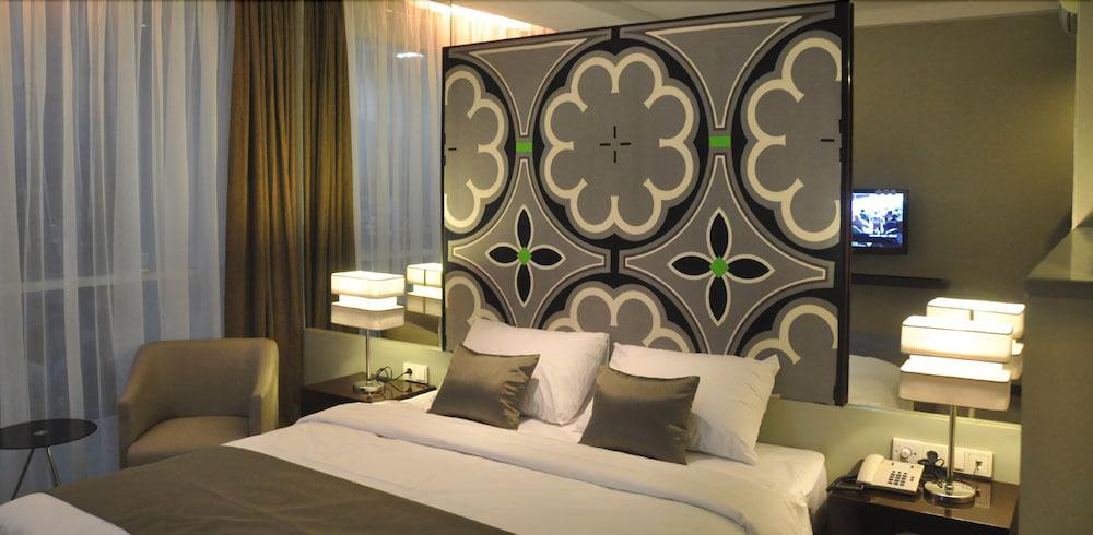 Howard Johnson By Wyndham Pekalongan Eksteriør billede