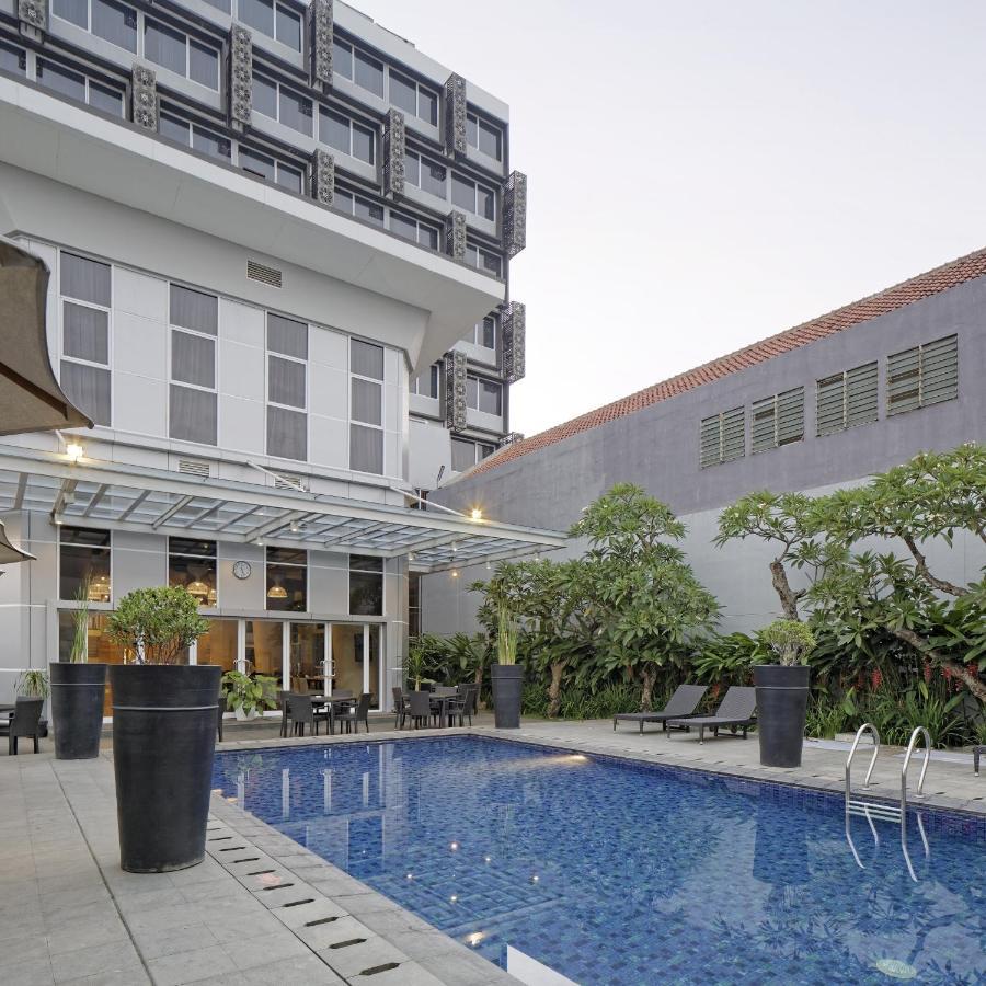 Howard Johnson By Wyndham Pekalongan Eksteriør billede