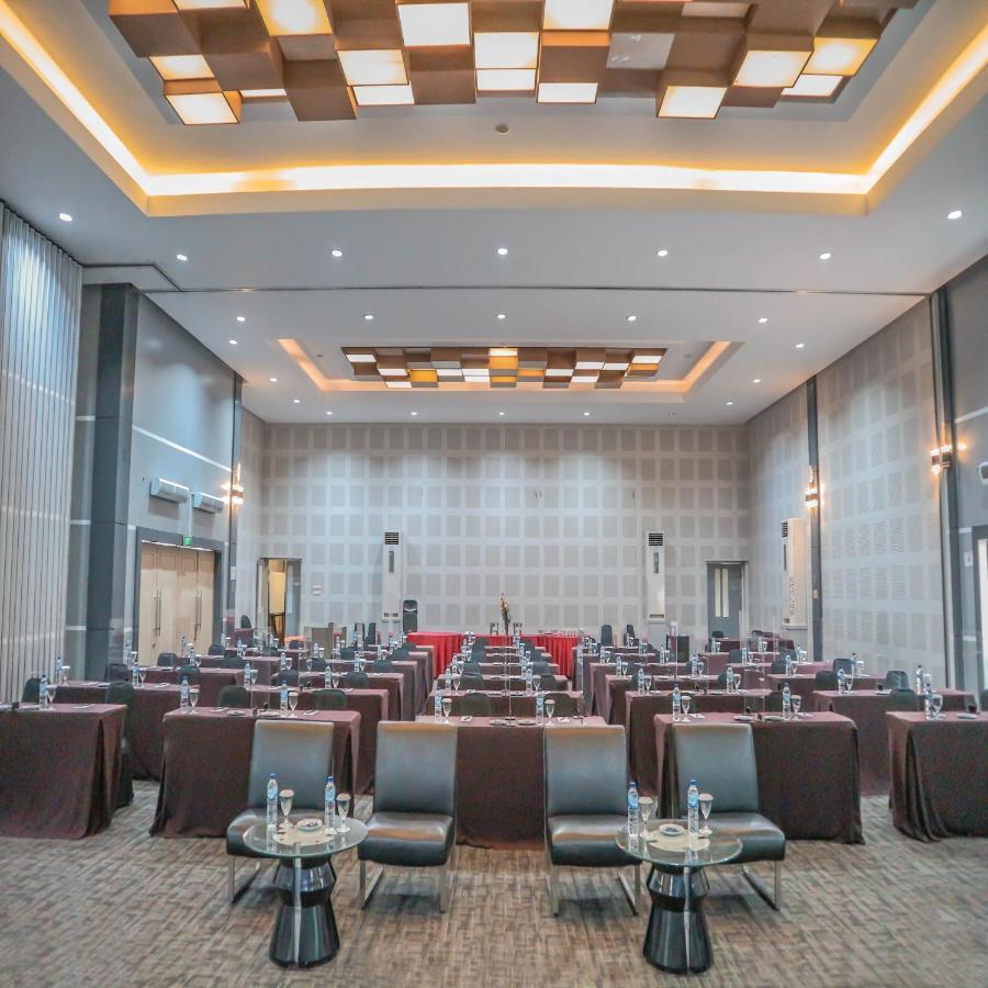 Howard Johnson By Wyndham Pekalongan Eksteriør billede
