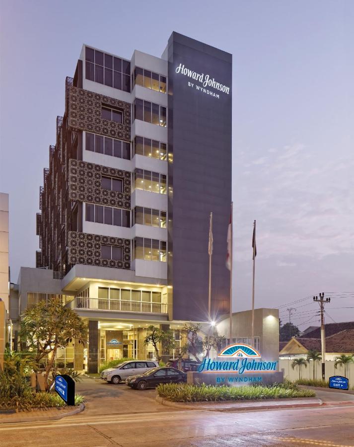 Howard Johnson By Wyndham Pekalongan Eksteriør billede