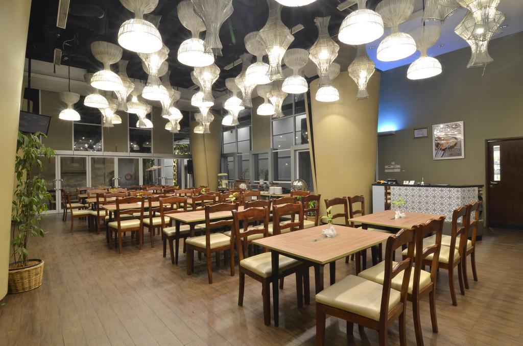 Howard Johnson By Wyndham Pekalongan Eksteriør billede