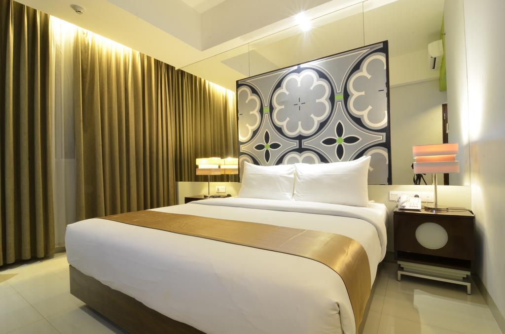 Howard Johnson By Wyndham Pekalongan Eksteriør billede