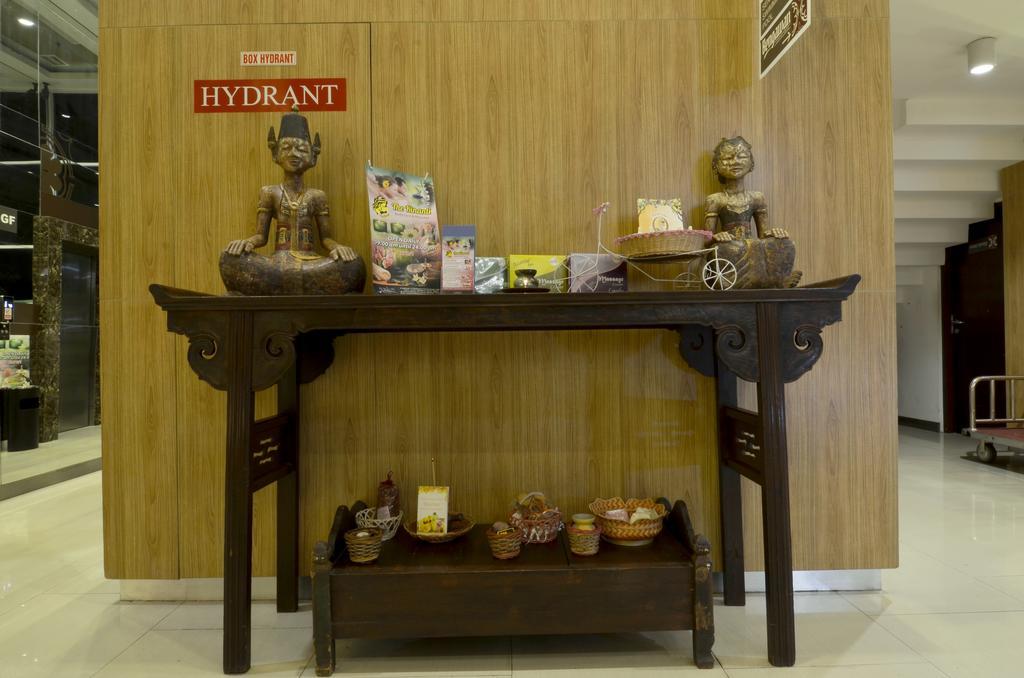 Howard Johnson By Wyndham Pekalongan Eksteriør billede