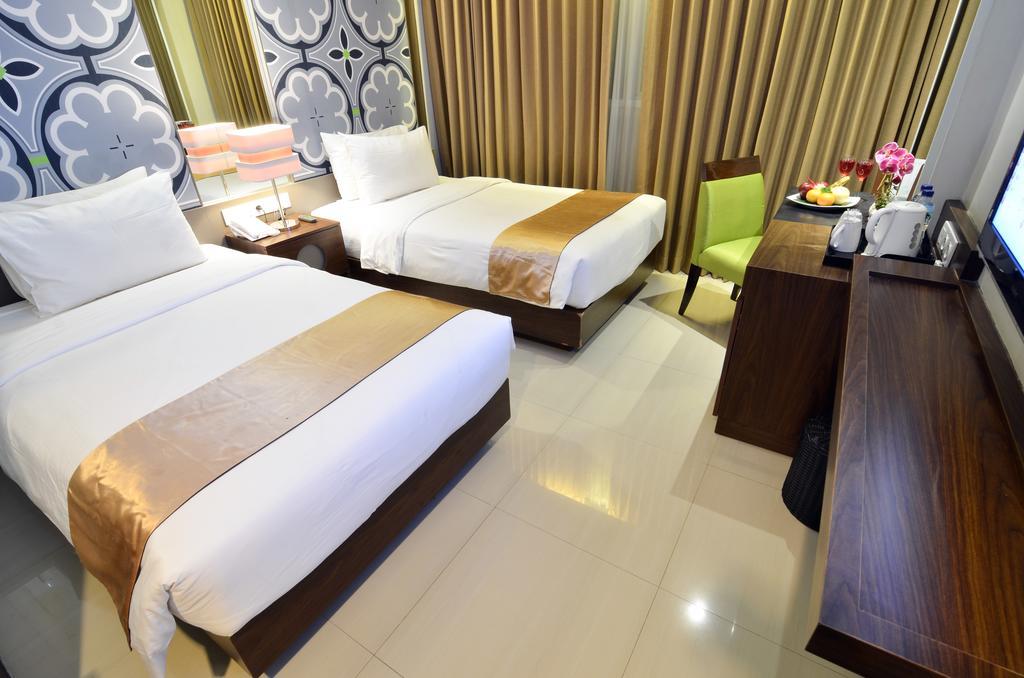 Howard Johnson By Wyndham Pekalongan Eksteriør billede