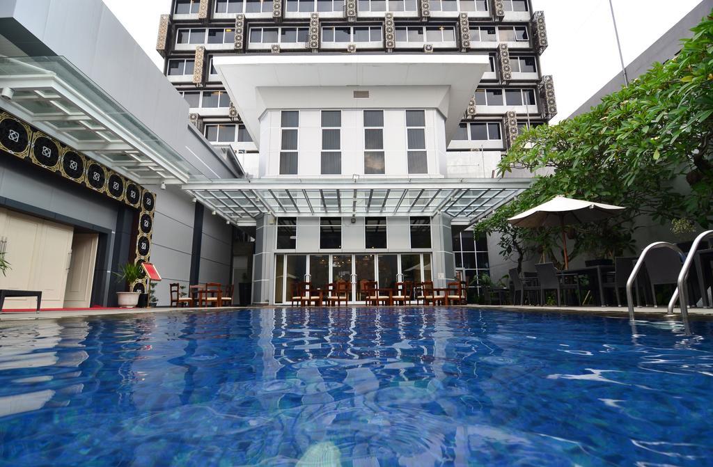 Howard Johnson By Wyndham Pekalongan Eksteriør billede