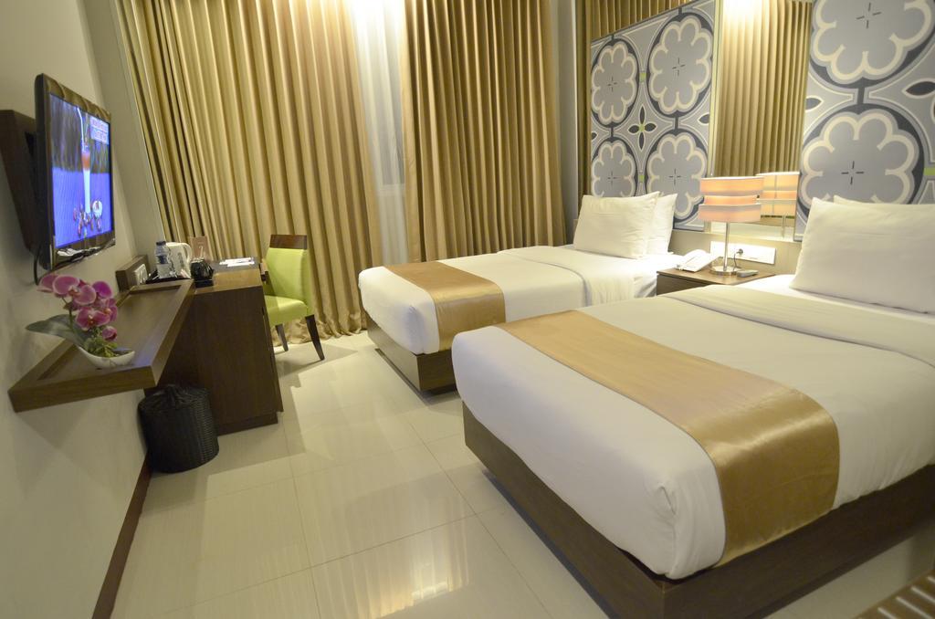 Howard Johnson By Wyndham Pekalongan Eksteriør billede